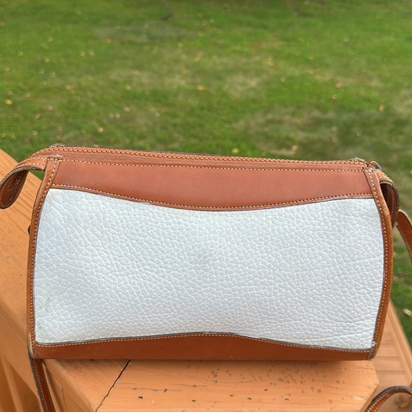 Vintage DOONEY & BOURKE off white two tone leather classic zip top shoulder bag - Picture 7 of 15